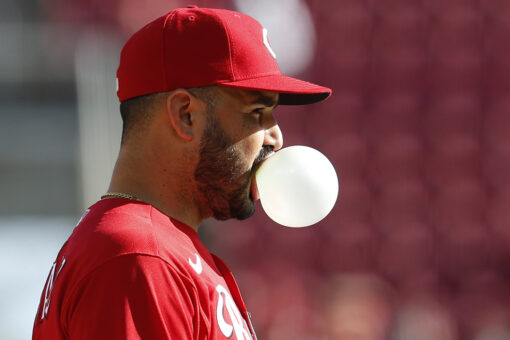 Reds rout Nationals 9-2 to keep slim playoff hopes alive