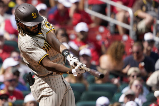 Tatis botches popup, Cards beat Padres 8-7, win 8th straight