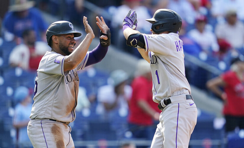 Hampson 2 homers, Rockies take 3 of 4 from Phillies