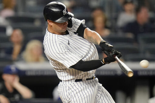 Sánchez homers, Yanks beat Rangers 4-3 to gain in wild card