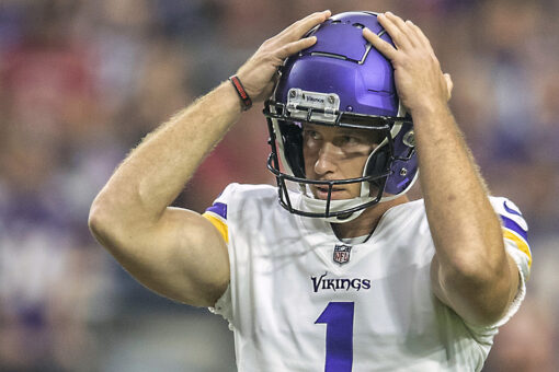 Vikings radio man calls game-winning field goal try ‘good,’ but it missed