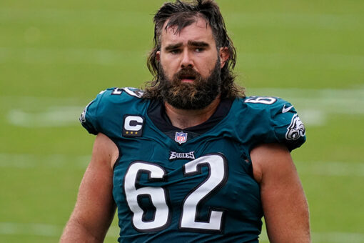 Eagles’ Jason Kelce unveils blond hair after losing bet to Zach Ertz