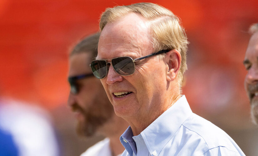 Giants’ John Mara hears the boos during Eli Manning’s jersey ceremony