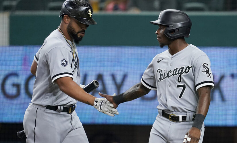 White Sox blank Rangers 8-0 as magic number drops to 5