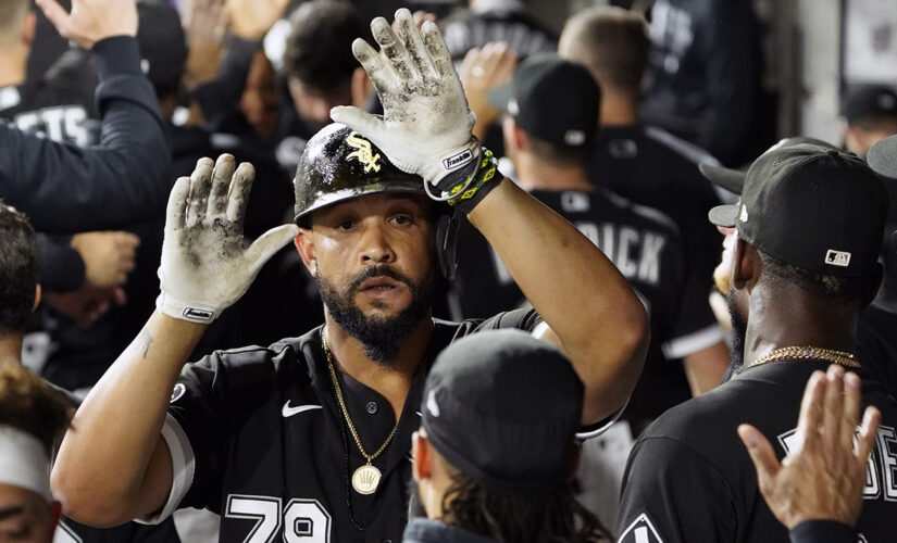 José Abreu hits 3-run homer as White Sox top Red Sox 4-3