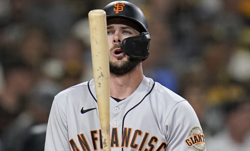 Bryant, Posey lead Giants to 8-6 win over fading Friars