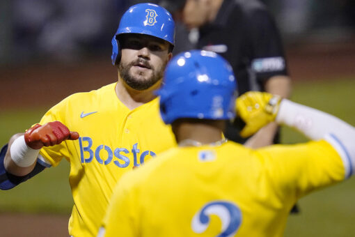 Schwarber, Sale help Boston win 7th in a row, 12-5 over Mets