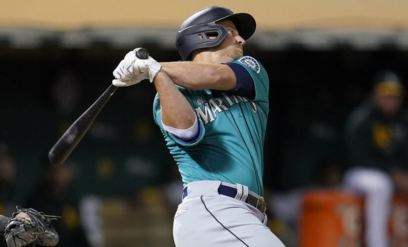 Seager’s three RBIs help Mariners stop A’s 5-game win streak