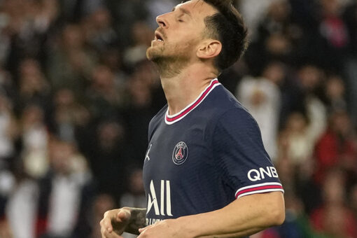 Messi looks angry at being replaced; Icardi gets late winner