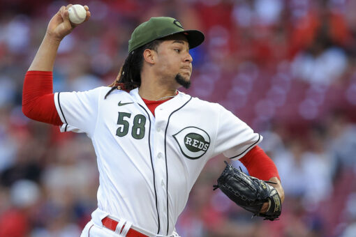 Castillo outdoes Buehler, Reds end Dodgers’ win streak at 6