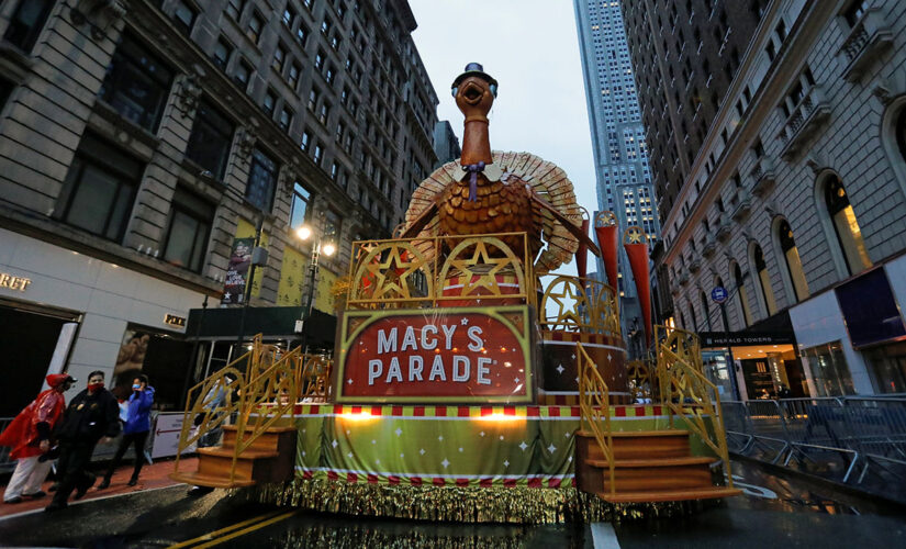 Full-fledged Macy’s Thanksgiving Parade will likely return this year: de Blasio