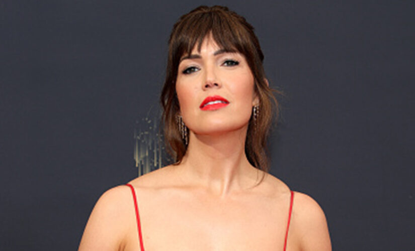 Mandy Moore eats pizza naked after 2021 Emmys: ‘The real glamour’