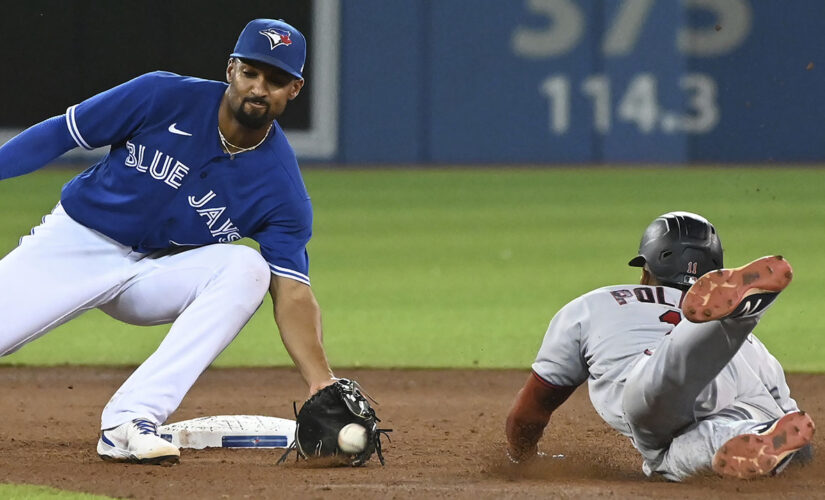 Semien’s 40th homer lifts Blue Jays back into playoff spot