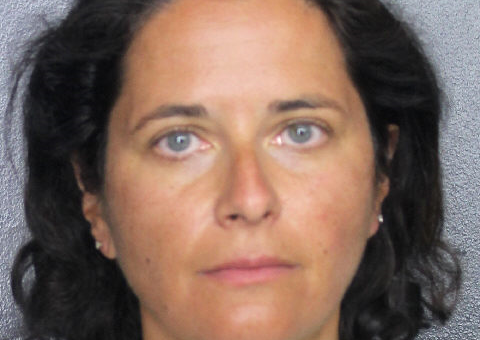 Chicago woman allegedly makes false bomb threat at Florida airport after arriving late to her flight