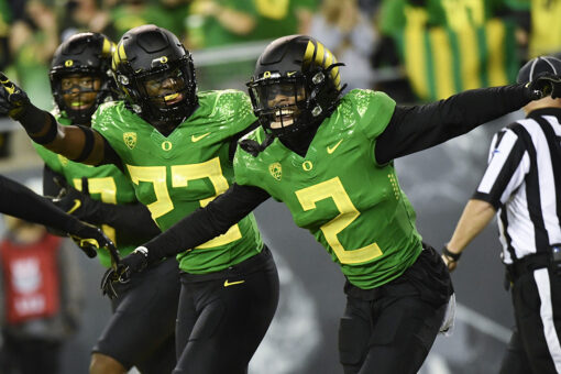 No. 3 Oregon has big 4th quarter in 41-19 win over Arizona