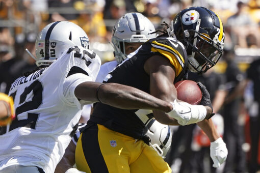 Steelers’ Najee Harris delivers brutal stiff arm to Raiders defender