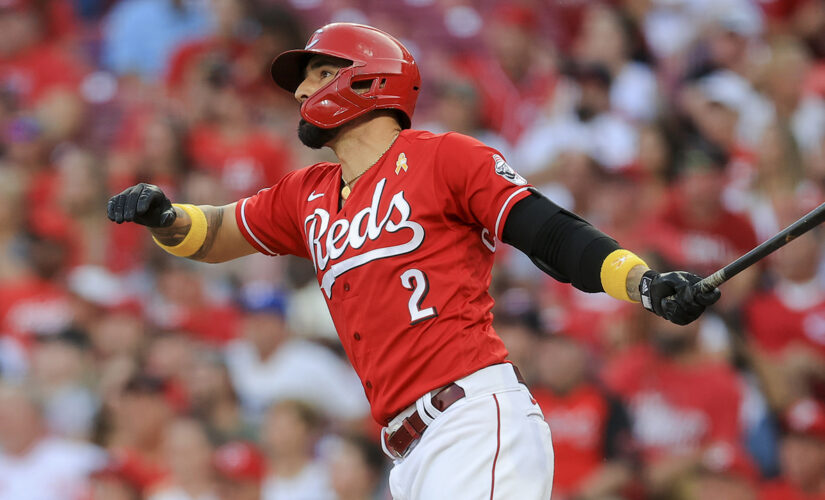 Castellanos hits grand slam, plates six as Reds earn split