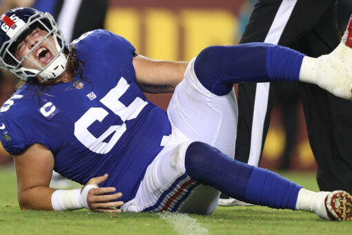 Giants’ Nick Gates leaves game on cart after suffering gruesome leg injury