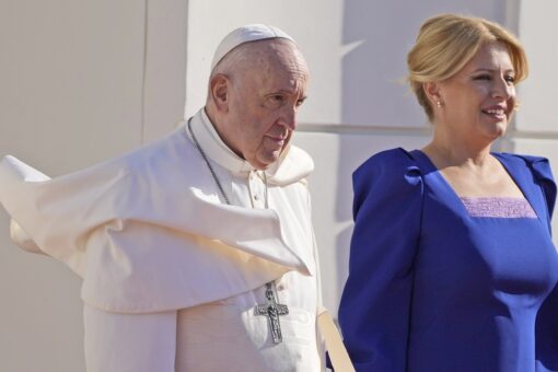 Pope Francis travels to Slovakia to honor Holocaust victims on Day 2 of tour