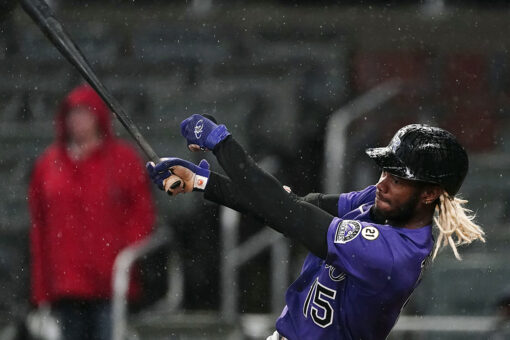Tapia’s tiebreaking single in 10th sends Rockies over Braves