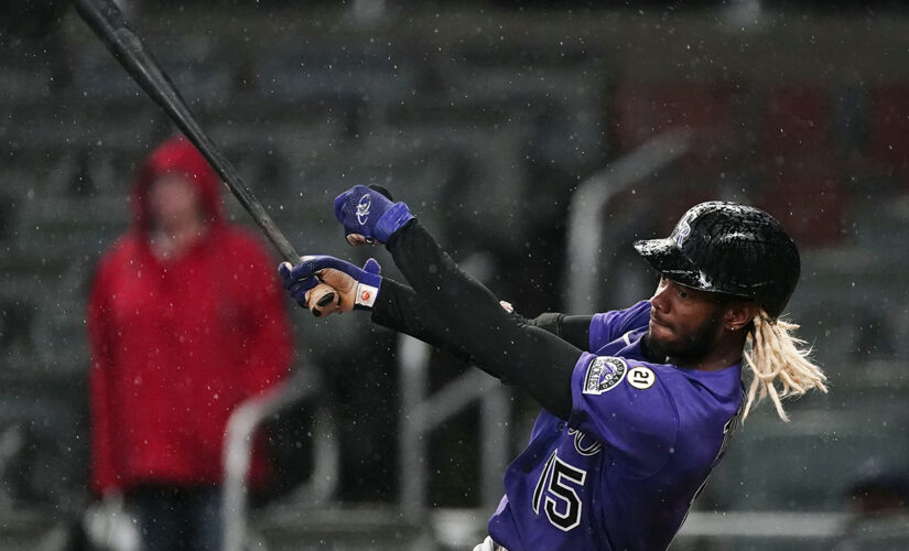 Tapia’s tiebreaking single in 10th sends Rockies over Braves