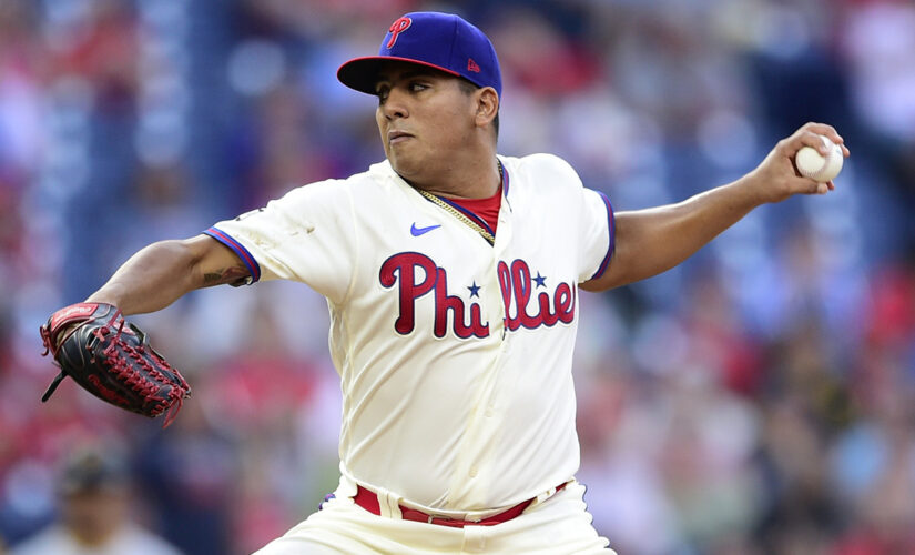 Suarez shutout, Harper HR, Phils win 5th in row, top Pirates