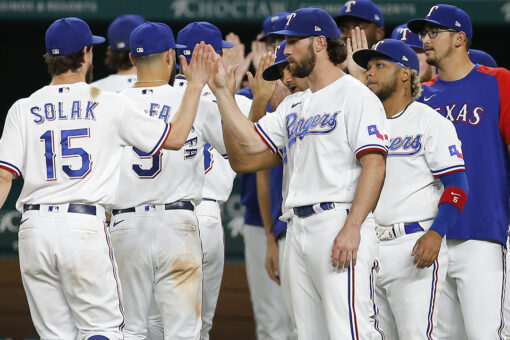 Peters, Rangers stop Lynn, AL Central-leading White Sox 2-1
