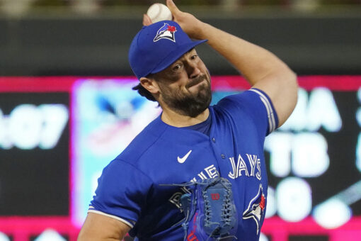 Blue Jays beat Twins 6-1; stay 2 back in AL wild-card race