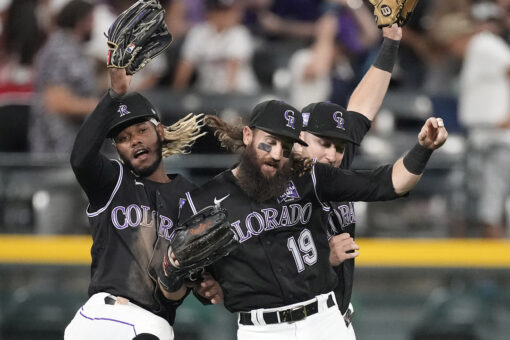 Blackmon, Cron power Rockies past NL East-leading Braves 7-6