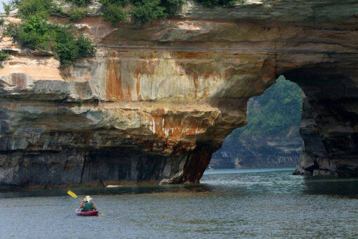 Pair of Michigan kayakers die amid rough Lake Superior waters, gale-force winds