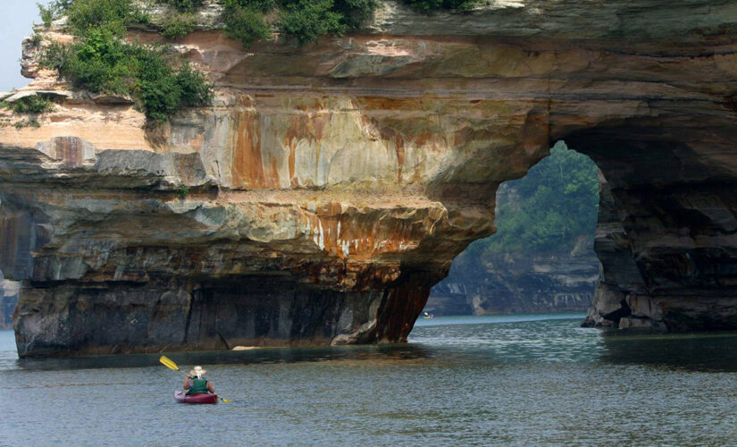 Pair of Michigan kayakers die amid rough Lake Superior waters, gale-force winds