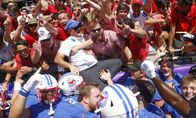 SMU defeats TCU; tries to plant flag on Horned Frogs’ logo and brawl ensues