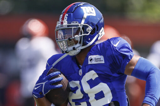 Giants’ Saquon Barkley wears FDNY shirt in pregame warmups