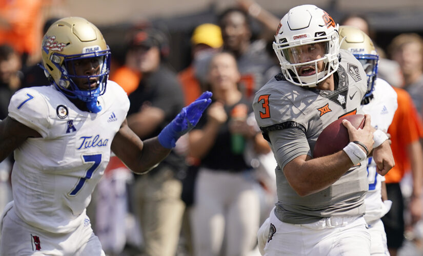 Oklahoma St holds off rival Tulsa 28-23 in Sanders’ return