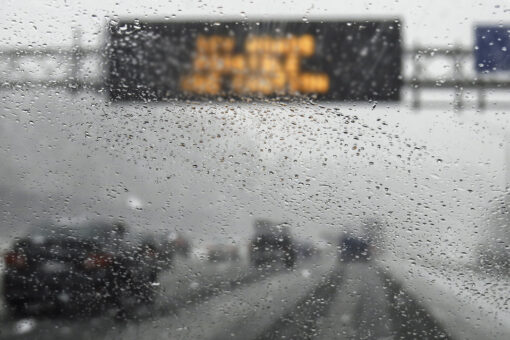 Florida man operates windshield wipers with hand, prompting community fundraiser