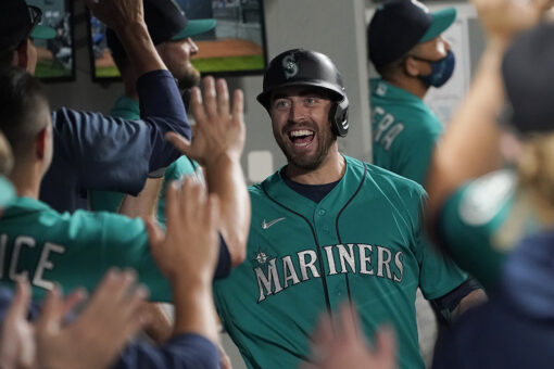 Mariners inch closer in wild-card chase, top D’backs 5-4