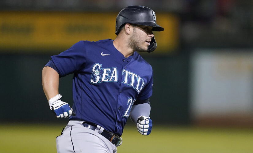 Seager, France HR, Mariners top A’s, move up in playoff race