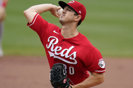 Mahle, Reds avoid sweep, edge Pirates 1-0