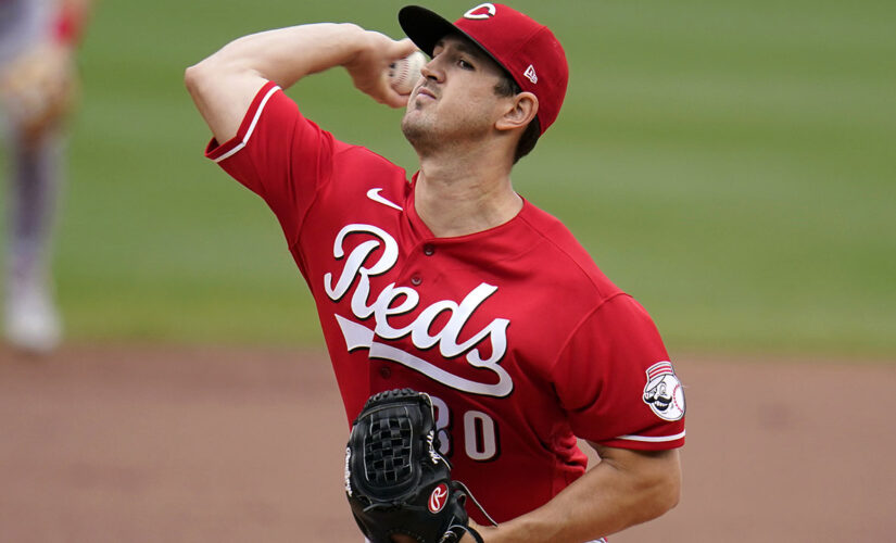 Mahle, Reds avoid sweep, edge Pirates 1-0