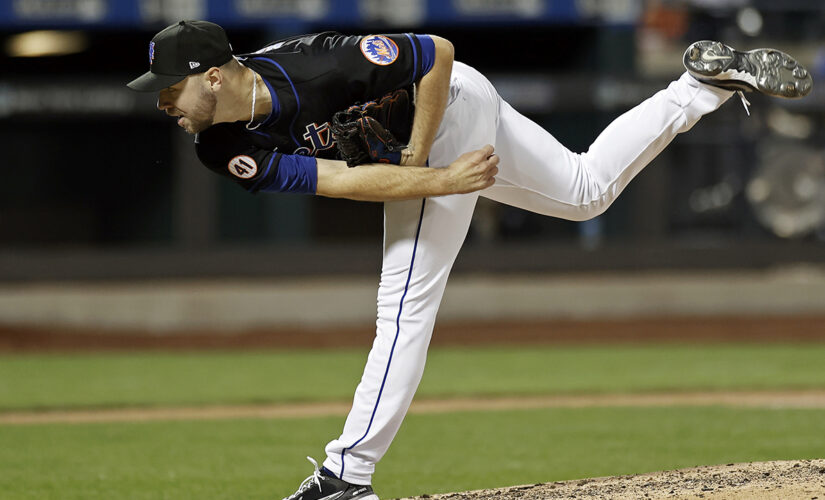 Megill’s 10 Ks lead Mets over reeling, bumbling Yanks 10-3