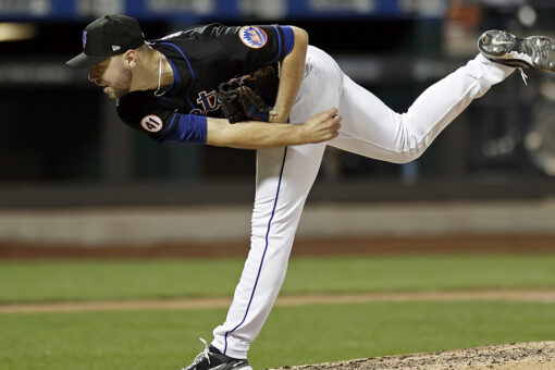 Megill’s 10 Ks lead Mets over reeling, bumbling Yanks 10-3