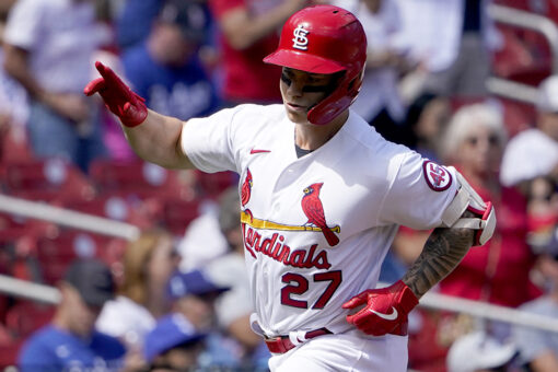 O’Neill homers, Cards win 2-1 to salvage split with Dodgers