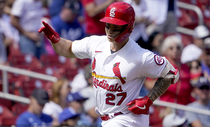 O’Neill homers, Cards win 2-1 to salvage split with Dodgers
