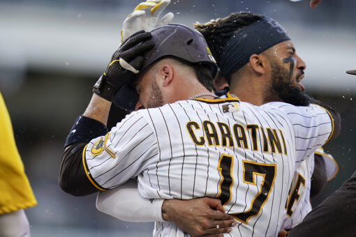 Caratini, Padres beat Giants 7-6 in 10 to tighten NL West