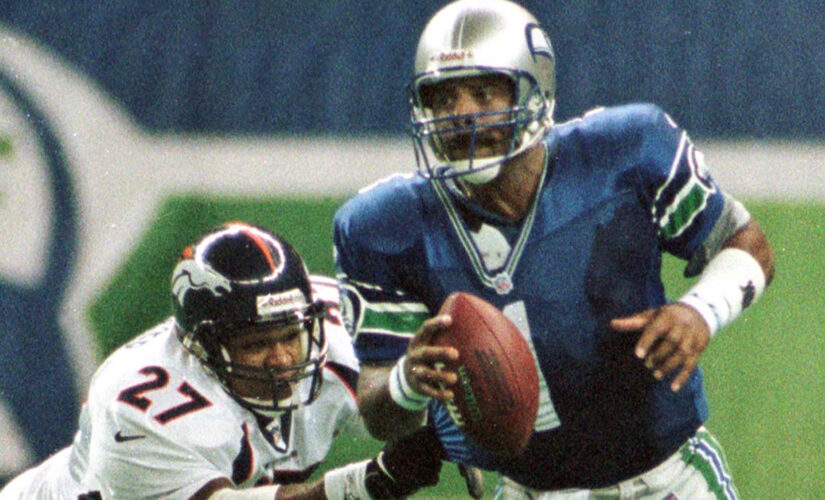 Warren Moon stops by ‘Outkick the Tailgate,’ has no use for Manning cast
