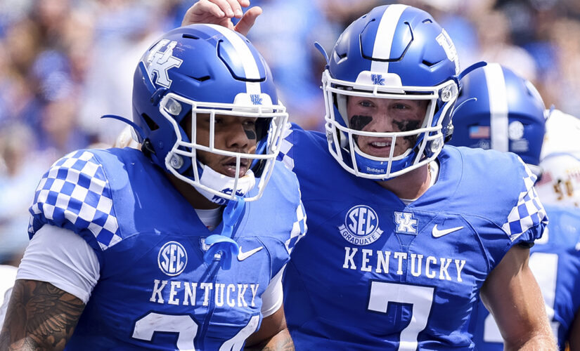 Levis throws 4 TDs, Kentucky routs Louisiana Monroe 45-10