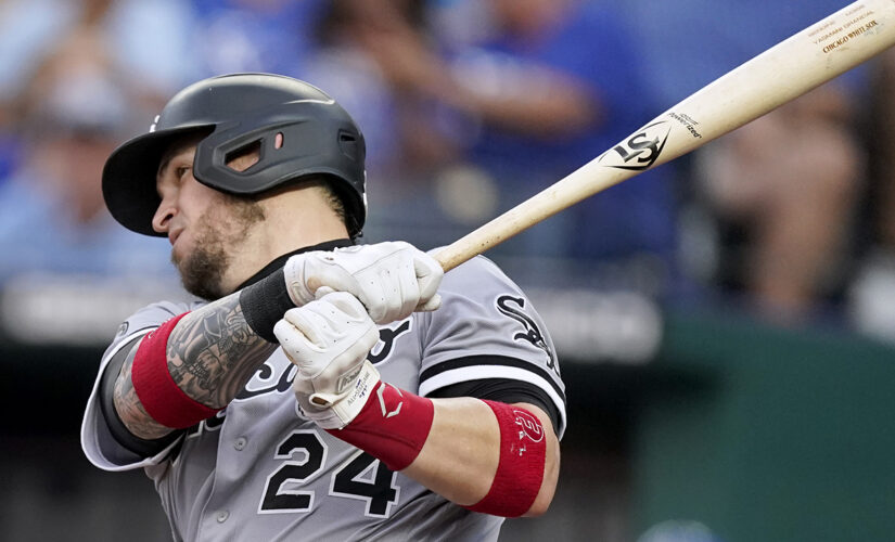 Grandal, Chisox hold on 10-7; Royals’ Perez reaches 40 HRs