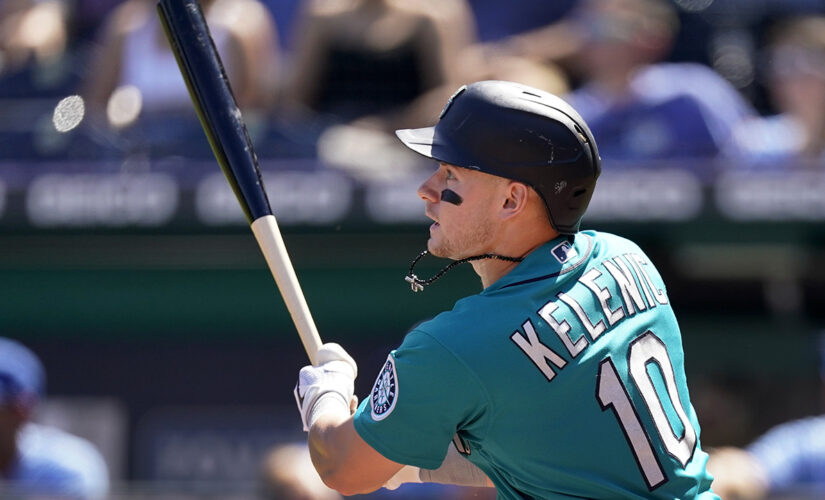 Kelenic HR, 2 doubles lead Mariners over Royals 7-1