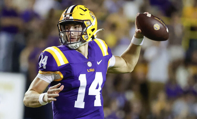 Johnson passes for 5 TDs, LSU tops Cent. Michigan, 49-21