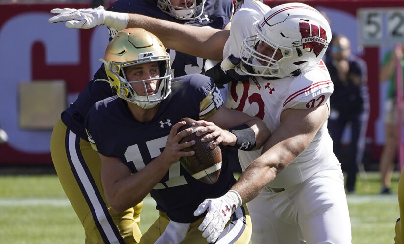 Notre Dame takes lead with TD vs. Wisconsin, fans debate whether it was catch